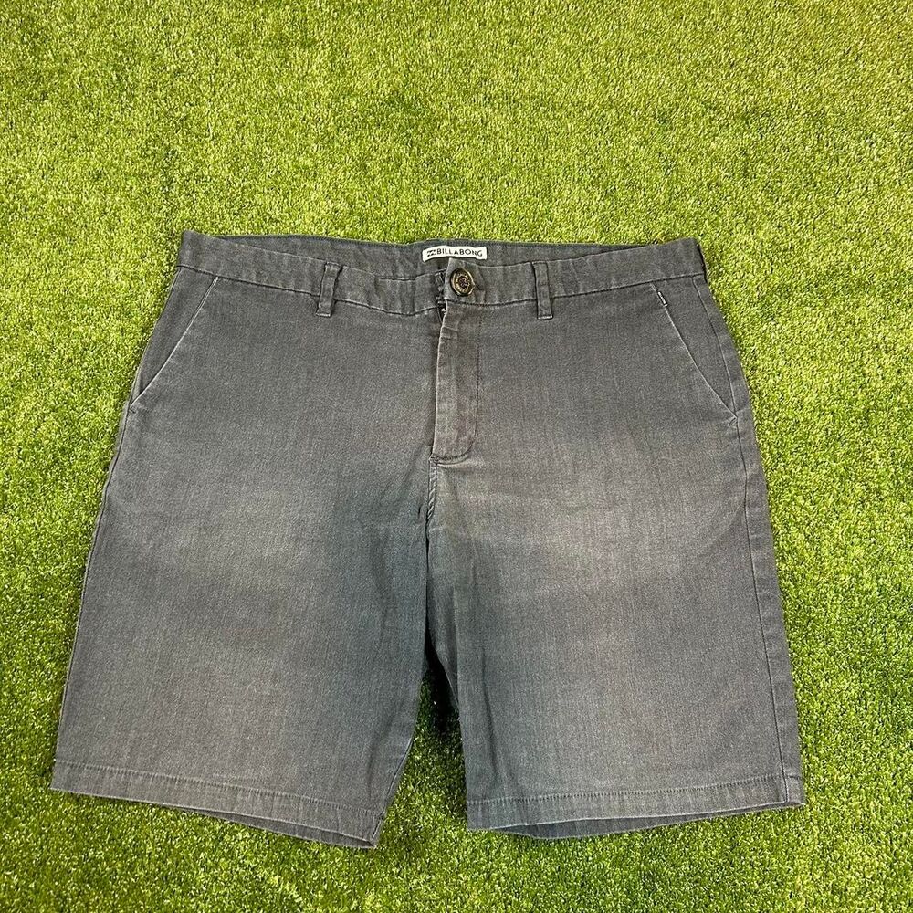 Billabong Men's Grey and Black Shorts